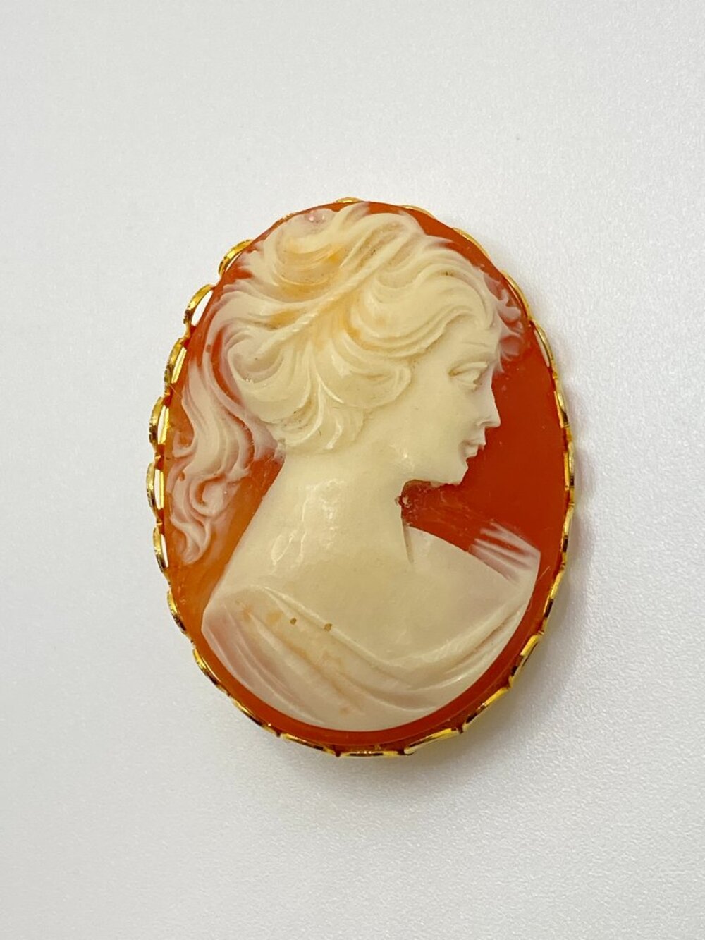 2/$20👒Vintage Cameo Brooch Pin Acrylic Orange Oval with Gold Trim Classic Resin